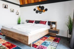 A bed or beds in a room at Bagoly Wellness Apartman 2