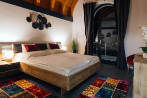 A bed or beds in a room at Bagoly Wellness Apartman 2