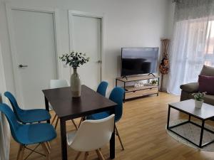 A television and/or entertainment centre at Piso Stylety Alcazar