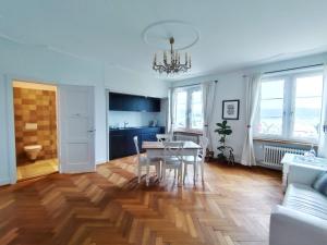 TV a/nebo společenská místnost v ubytování Hotel & Restaurant Schloss Schwandegg