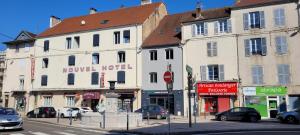 Galeriebild der Unterkunft Nouvel Hotel in Lons-le-Saunier