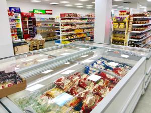 Supermarket nebo jiné obchody v  apartmánu nebo okolí