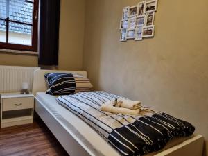Postel nebo postele na pokoji v ubytování Pension Torgau