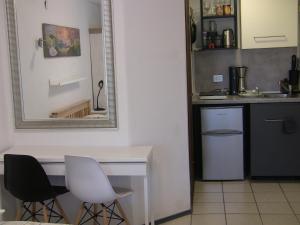 A kitchen or kitchenette at Vila Junda