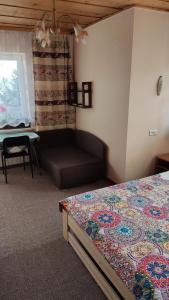 a bedroom with a bed and a table in it at U Tosi in Czorsztyn