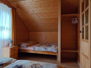 A bed or beds in a room at Domki Letniskowe Komfort