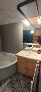 Koupelna v ubytování Appartement 2 chambres avec vue au pied des pistes