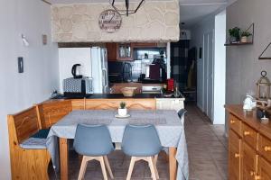 Kuchyň nebo kuchyňský kout v ubytování Appartement 2 chambres avec vue au pied des pistes