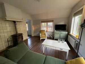 A seating area at Tiny house Veluwse Garre