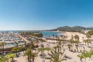 a view of the beach at the resort at Record Maritim II in Port d'Alcudia
