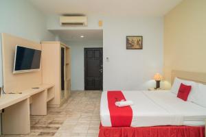 Кровать или кровати в номере RedDoorz Plus near UIN Banjarmasin