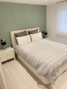 Postel nebo postele na pokoji v ubytování Casa Centro Benidorm