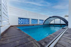 The swimming pool at or close to Gallerita