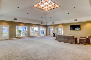 a large living room with a skylight at Fiddlers Cove 22J in Hilton Head Island