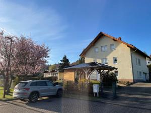 a car parked in front of a house at Wanderlust - Thüringer Wald, Rennsteig, Finsterbergen in Friedrichroda