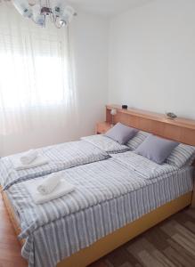 a bedroom with a bed with two towels on it at Dunavska panorama in Golubac