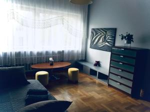 a living room with a table and a window at ClickTheFlat Legionowo Apart Rooms in Legionowo