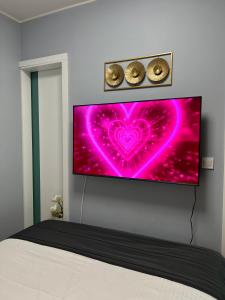 TV a/nebo společenská místnost v ubytování Calla apartment Zagreb - NOVI APARTMAN, GARAŽA, VIDEO NADZOR