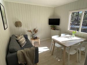 a living room with a couch and a table at Brissundsbyn in Visby