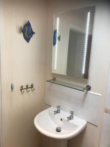 Ένα μπάνιο στο Watchet Cottage