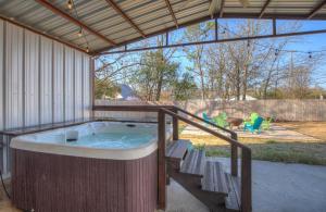 Gallery image of Wow! Haus with Hot Tub, Fire Pit and Games Galore! in Fredericksburg