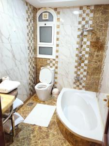 Ванная комната в Luxury Seafront Pool Villa - 3 Stories & Roof floor - All Master Bedrooms