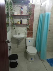 Bilik mandi di Villa Las Colonias