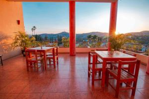 Un restaurante o sitio para comer en Suites Xadani