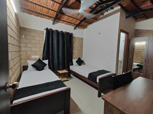 Giường trong phòng chung tại Minimal Poshtel