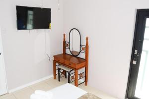 a dressing table with a mirror on top of it at Pineridge Hideaway 1 Bedroom Apartment #1 in Arouca