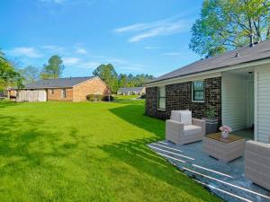 Galeriebild der Unterkunft NEW! Luxe Cottage with Big Backyard 10 Mi to Augusta in Evans