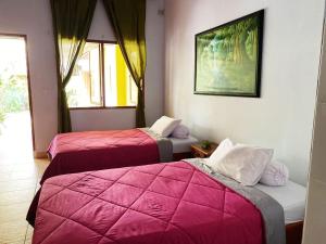Postel nebo postele na pokoji v ubytování Bali Cottage Sambirenteng