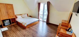 Giường trong phòng chung tại DALAMOON HOTEL