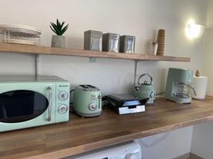 Η κουζίνα ή μικρή κουζίνα στο Monk Rooms