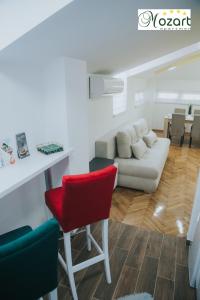 A seating area at Mozart-Apartman