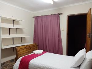 Postel nebo postele na pokoji v ubytování Uyolo Guest Logde