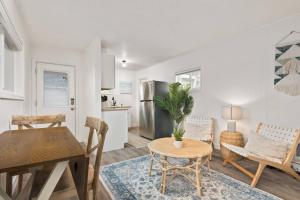 Η κουζίνα ή μικρή κουζίνα στο Coral Cottage Unit 4