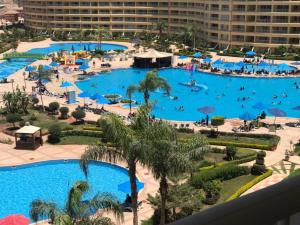 an overhead view of a large pool at a resort at العين السخنة بورتو الاهرامات عائلات فقط in Ain Sokhna