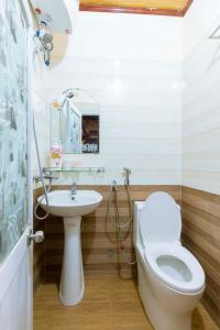 Koupelna v ubytování Homestay Vườn Tùng + 37 fotografií