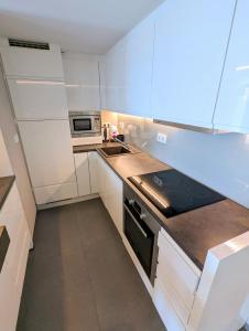Kuchnia lub aneks kuchenny w obiekcie Mijas Beach Penthouse