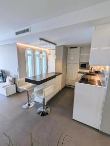 Kuchnia lub aneks kuchenny w obiekcie Mijas Beach Penthouse