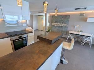 Kuchnia lub aneks kuchenny w obiekcie Mijas Beach Penthouse