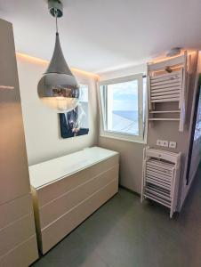 Łóżko lub łóżka w pokoju w obiekcie Mijas Beach Penthouse
