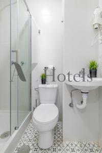 Koupelna v ubytování AYZ Silvela - Auto check-in property