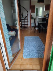 Kép Strandapartment mit Pool szállásáról Cala Santanyiben a galériában