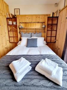 Postel nebo postele na pokoji v ubytování Hôtel Le Caillebotis