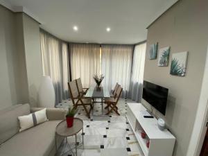 Televízia a/alebo spoločenská miestnosť v ubytovaní Super Holiday Lubina Sol Mijas Beachfront