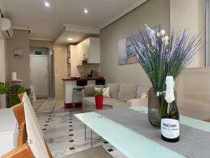 Kuchyňa alebo kuchynka v ubytovaní Super Holiday Lubina Sol Mijas Beachfront