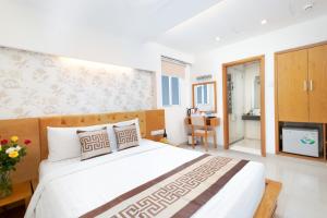 Postel nebo postele na pokoji v ubytování Gia Huy Hotel