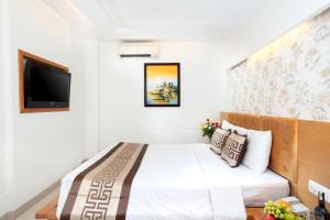 Postel nebo postele na pokoji v ubytování Gia Huy Hotel